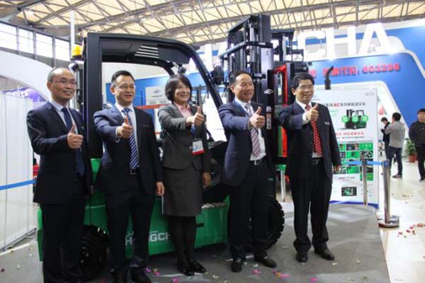 鋰電專(zhuān)用，品質(zhì)一流，卓越不凡 ——杭叉集團(tuán)革命性創(chuàng)新產(chǎn)品，完美替代內(nèi)燃車(chē)典范